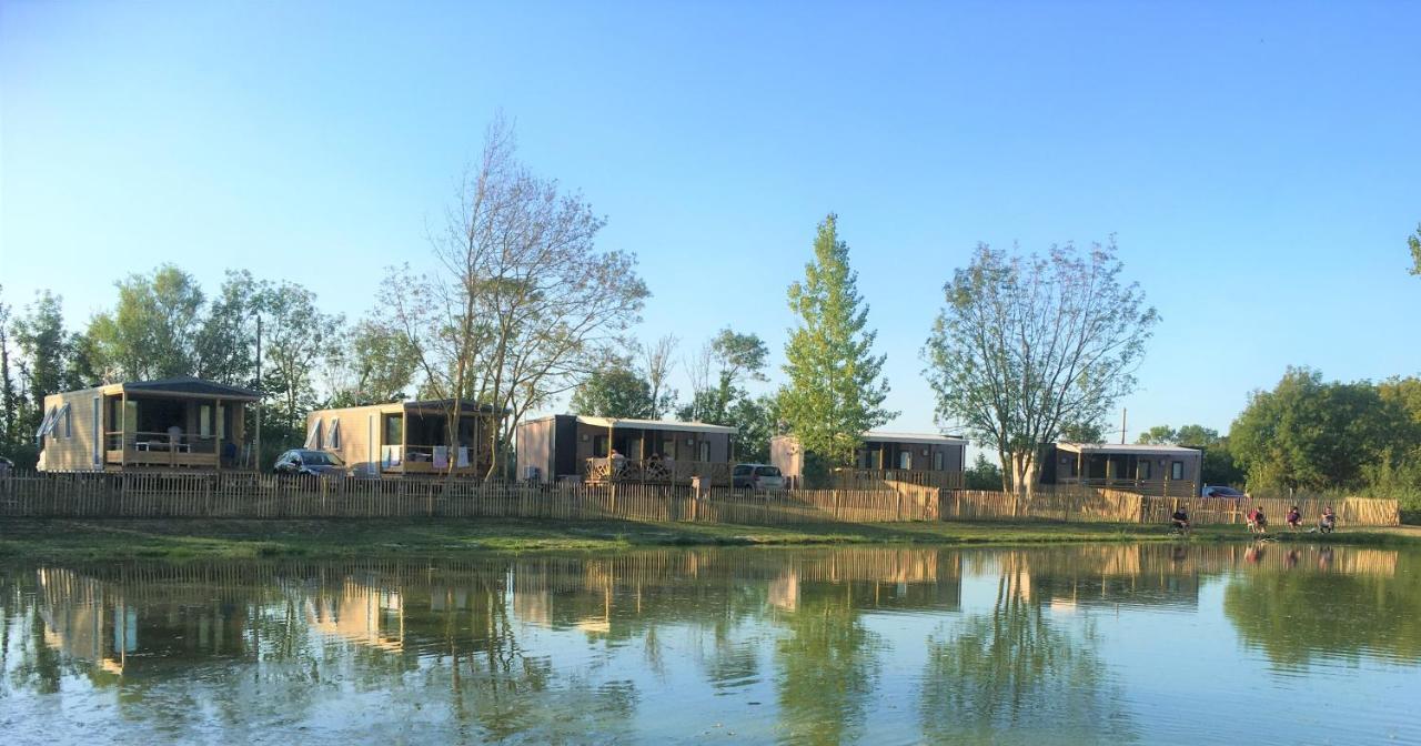 Camping La Haie Penee **** Saint-Quentin-en-Tourmont Luaran gambar