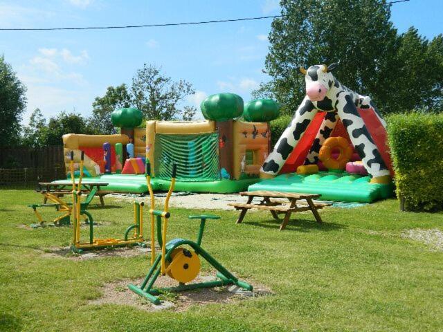 Camping La Haie Penee **** Saint-Quentin-en-Tourmont Luaran gambar