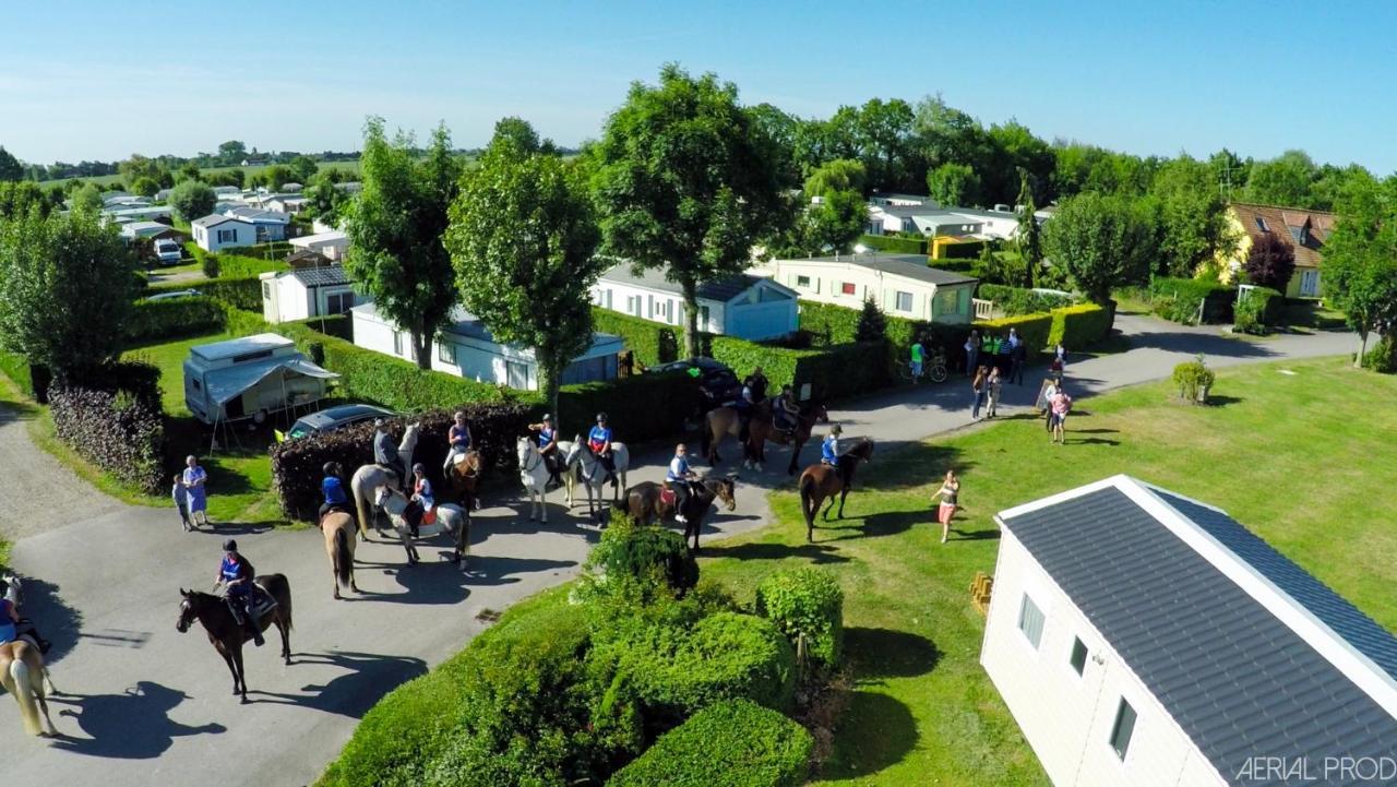Camping La Haie Penee **** Saint-Quentin-en-Tourmont Luaran gambar